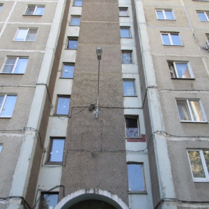 После проверки ГЖИ Воронежской области управляющая организация заменила все окна в подъезде девятиэтажки