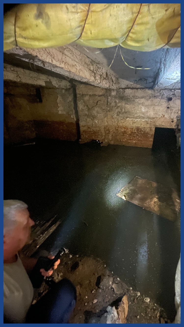 На основании обращений граждан жилищные инспекторы проверяют состояние подвалов в многоквартирных домах