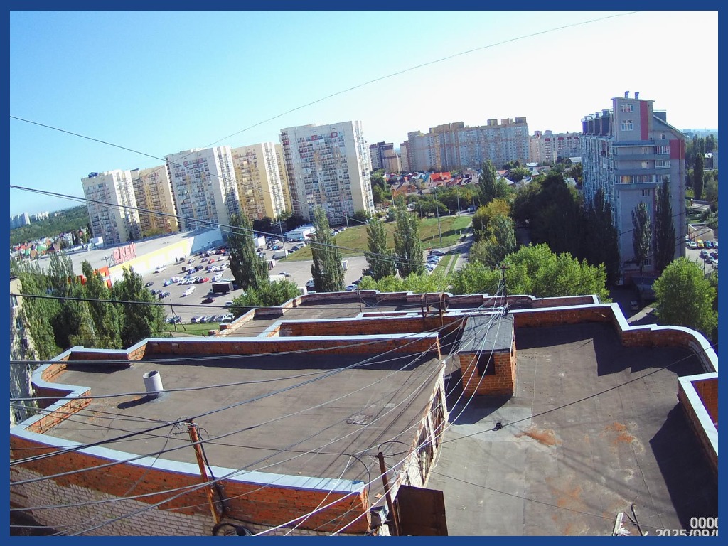 Управляющая организация перед проверкой отремонтировала металлический парапет